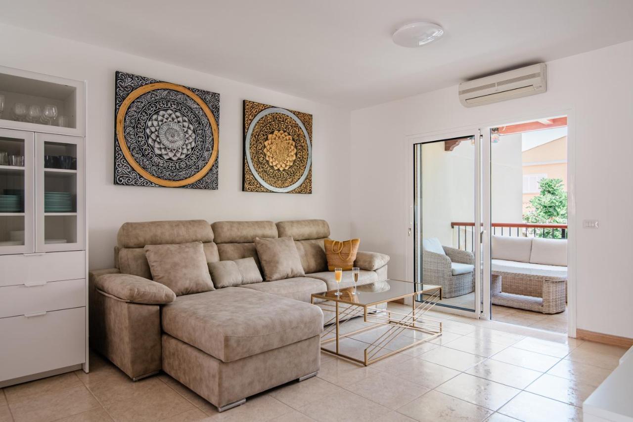 Comfortable 4-Bedroom Villa With Private Gardens Costa Adeje  Exterior photo