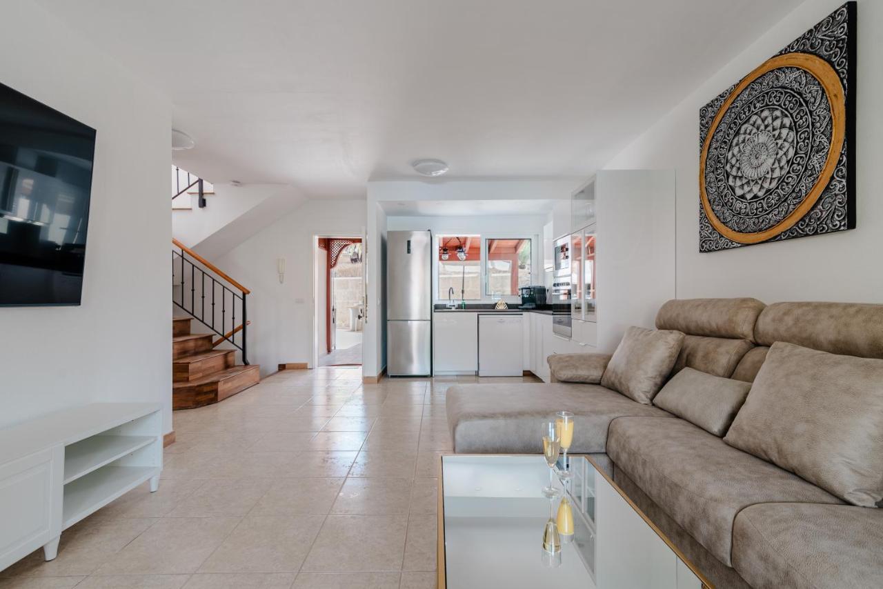 Comfortable 4-Bedroom Villa With Private Gardens Costa Adeje  Exterior photo