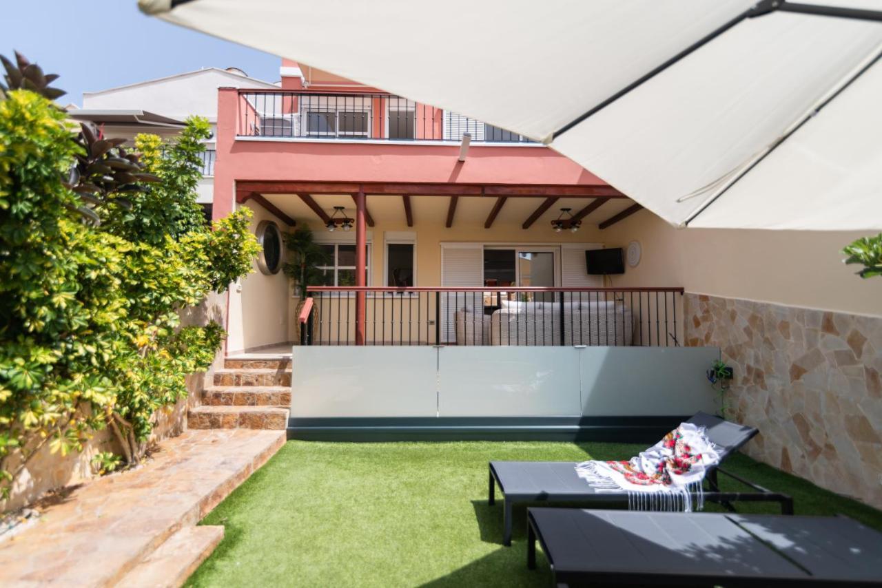 Comfortable 4-Bedroom Villa With Private Gardens Costa Adeje  Exterior photo