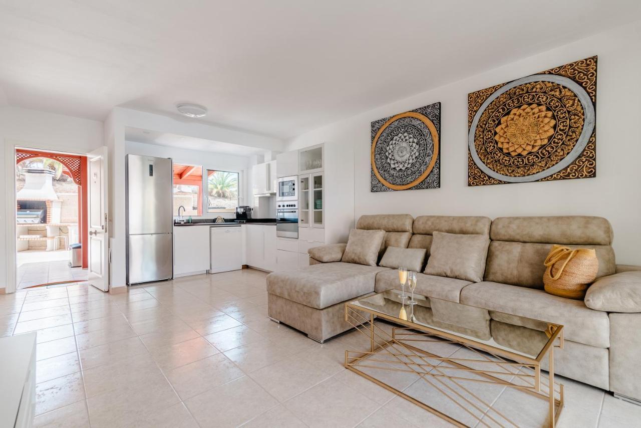 Comfortable 4-Bedroom Villa With Private Gardens Costa Adeje  Exterior photo
