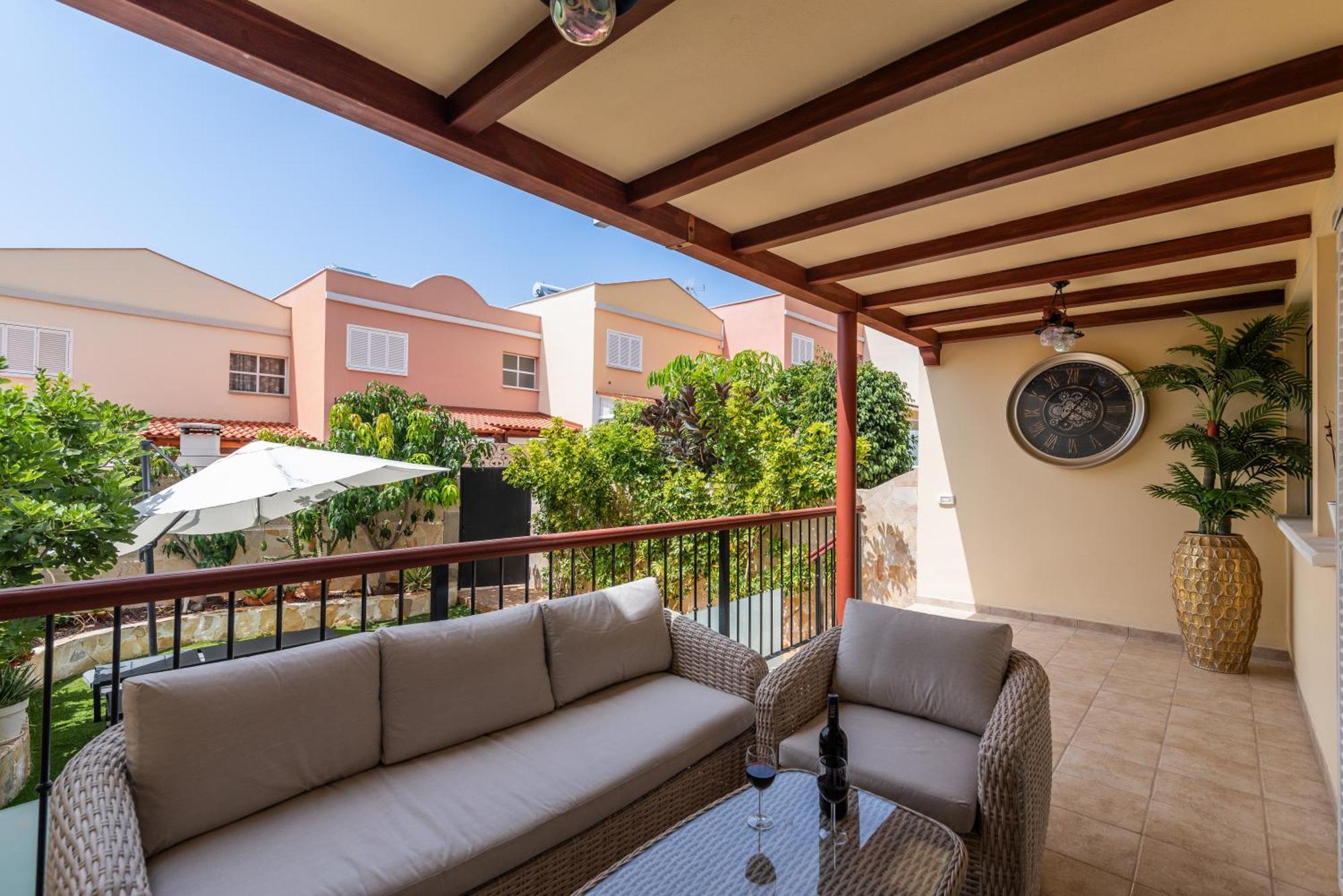 Comfortable 4-Bedroom Villa With Private Gardens Costa Adeje  Exterior photo