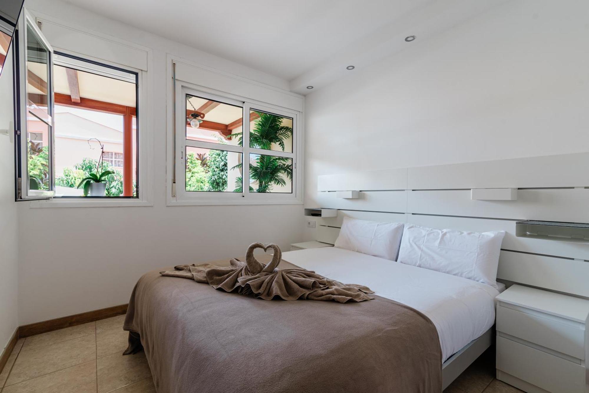 Comfortable 4-Bedroom Villa With Private Gardens Costa Adeje  Exterior photo
