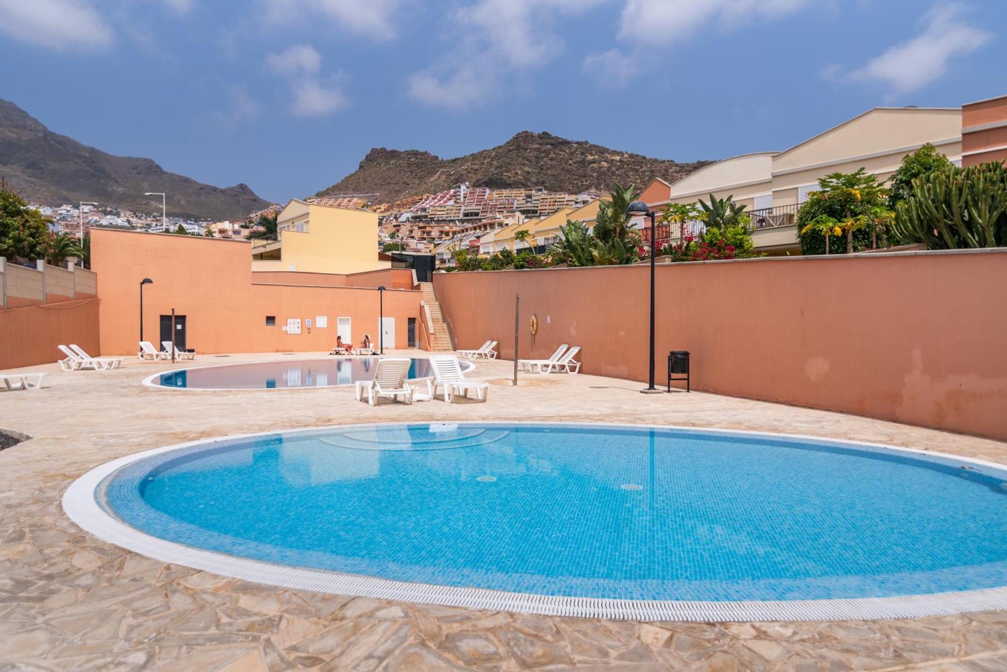 Comfortable 4-Bedroom Villa With Private Gardens Costa Adeje  Exterior photo