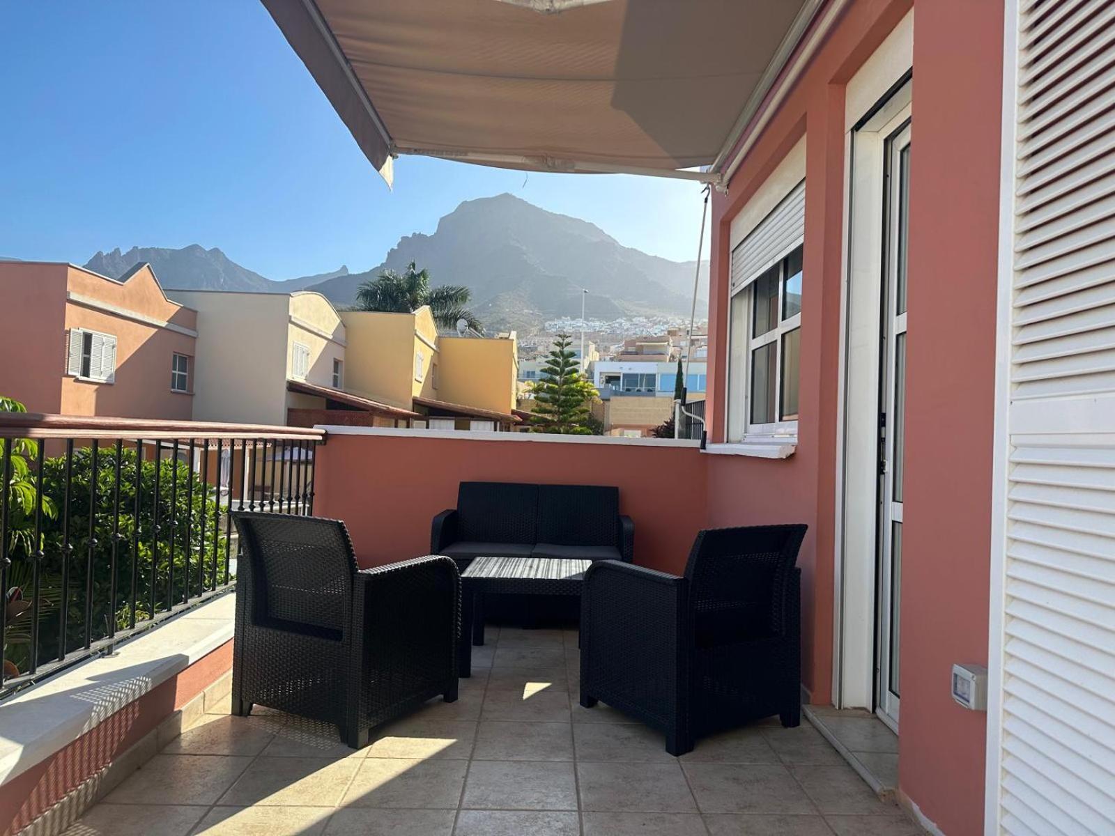 Comfortable 4-Bedroom Villa With Private Gardens Costa Adeje  Exterior photo